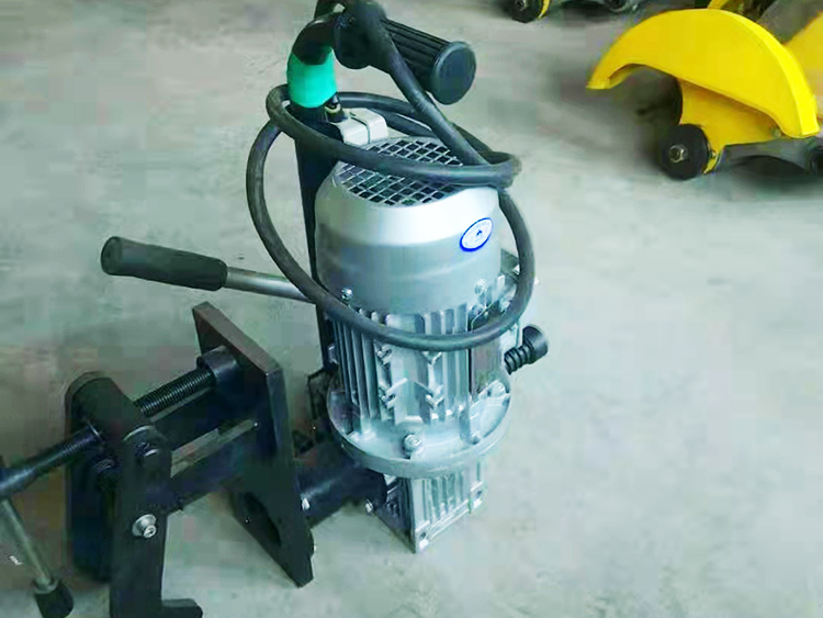 DZG-31型電(dian)動空心(xin)鋼軌鑽(zuan)孔機