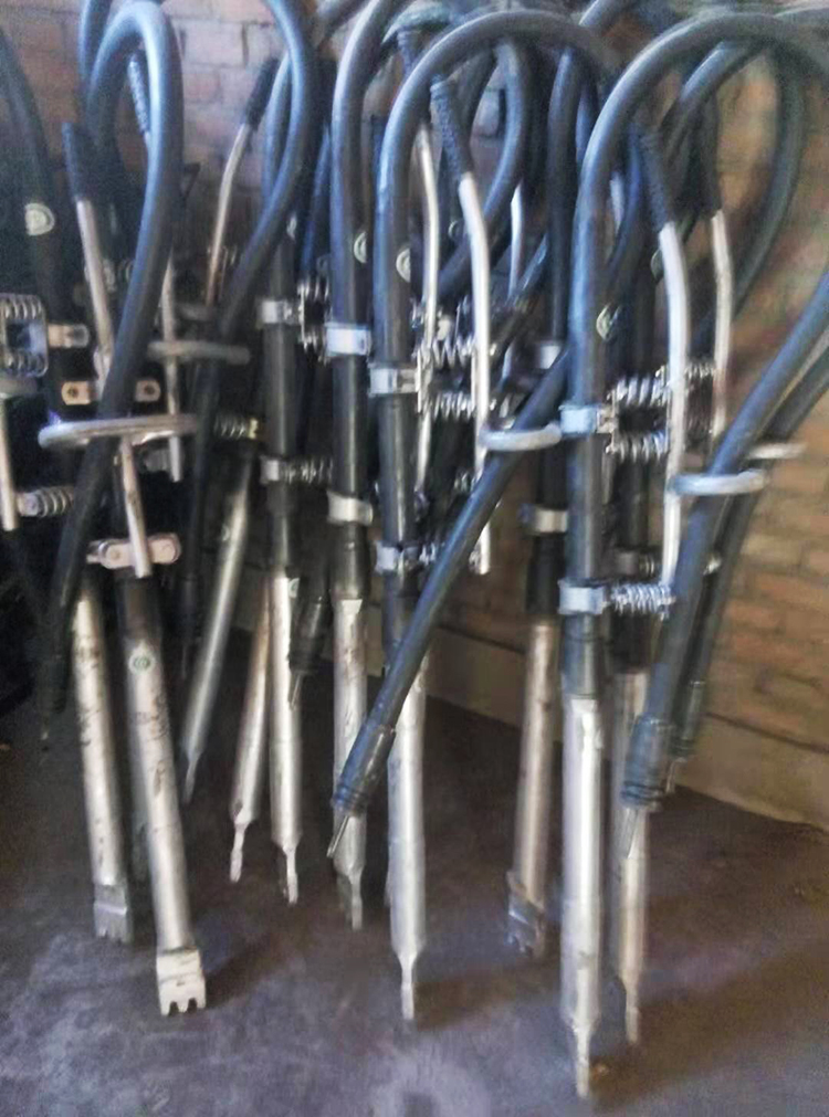 ND-4X4型一(yi)拖四内燃軟(ruan)軸高頻搗固(gu)機