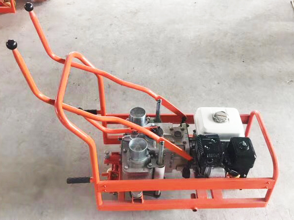 NLB-600型(xing)雙頭内燃(ran)螺栓扳手(shǒu)