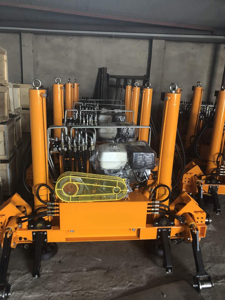 YQBJ-250型門式(shi)液壓起撥道機(jī)