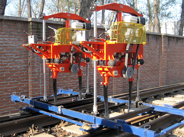 YCD-4型液(ye)壓道岔搗固(gu)機