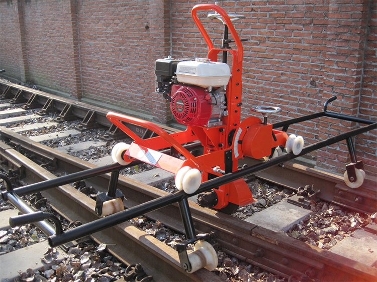 NCM-4.0型内燃道岔打磨(mo)機