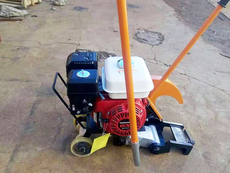 NQG-6.5II型内燃鋼(gang)軌鋸軌機